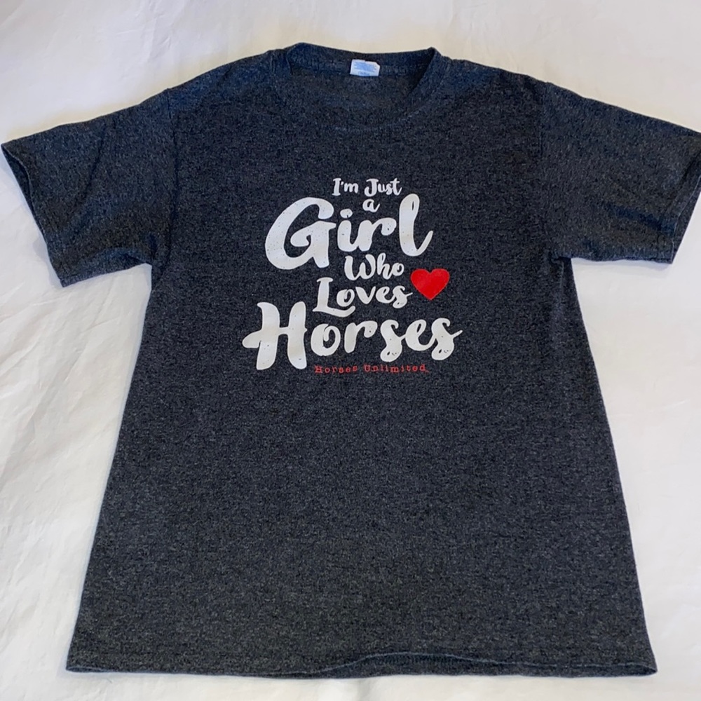PORT & COMPANY “I’M JUST A GIRL WHO LOVES HORSES” COWGIRLS UNLIMITED TEE SMALL